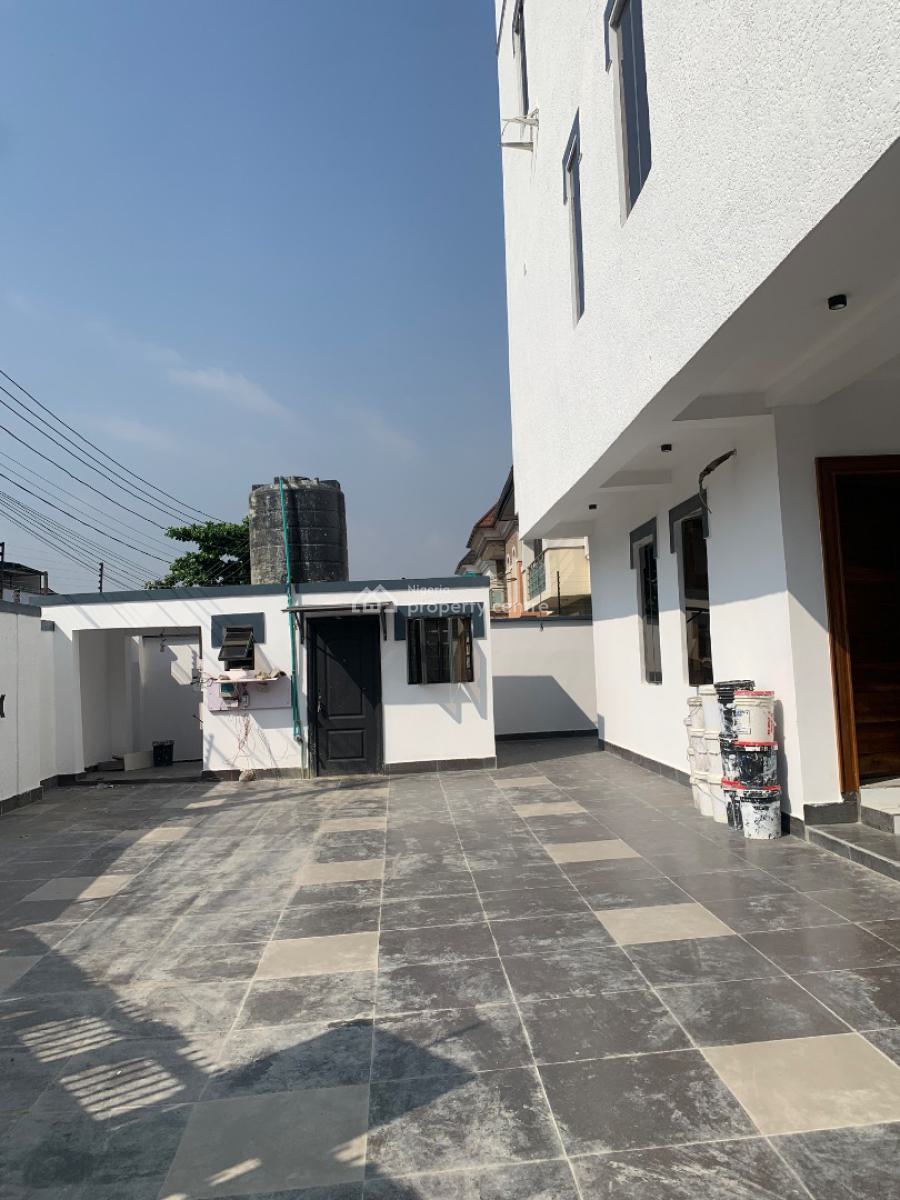 4 Bedroom Terrace with Exclusive Compounds and Spacious Bq, Lekki Phase 1, Lekki, Lagos, Terraced Duplex for Sale