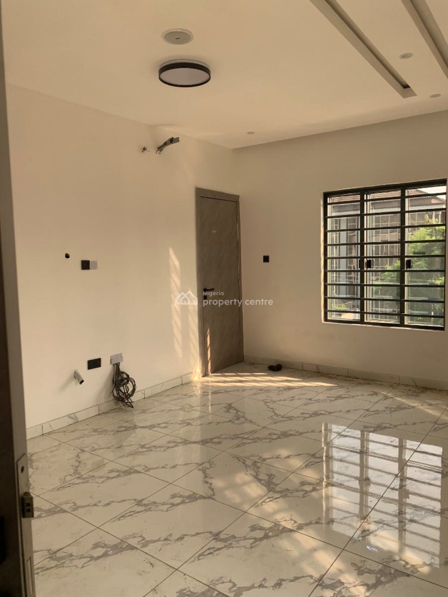 4 Bedroom Terrace with Exclusive Compounds and Spacious Bq, Lekki Phase 1, Lekki, Lagos, Terraced Duplex for Sale