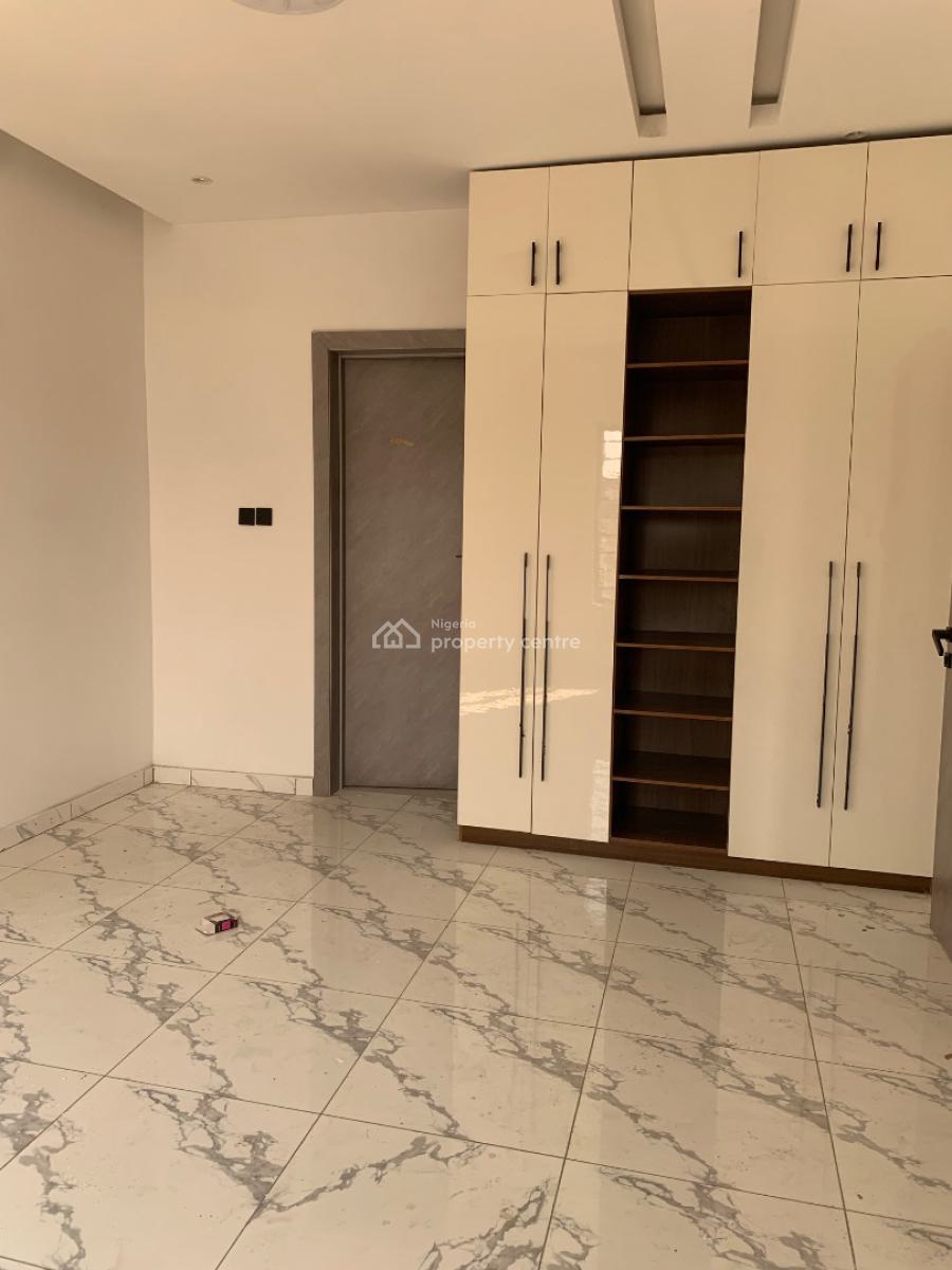 4 Bedroom Terrace with Exclusive Compounds and Spacious Bq, Lekki Phase 1, Lekki, Lagos, Terraced Duplex for Sale