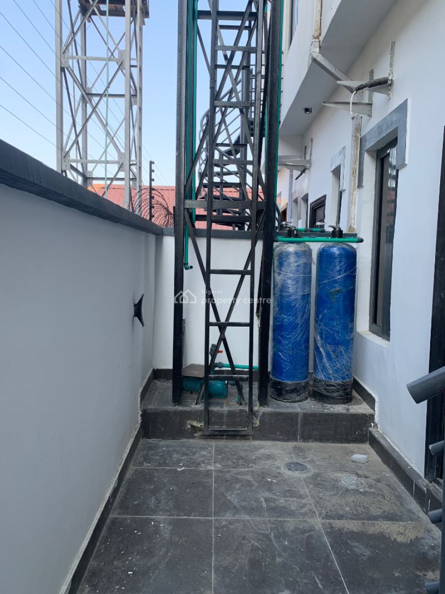 4 Bedroom Terrace with Exclusive Compounds and Spacious Bq, Lekki Phase 1, Lekki, Lagos, Terraced Duplex for Sale