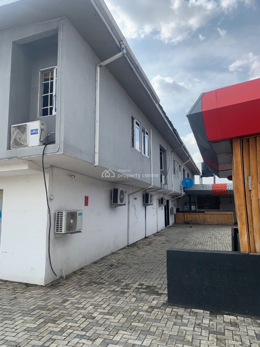 Well Maintained 3 Bedrooms Office Space, Akowonjo, Alimosho, Lagos, Office Space for Rent