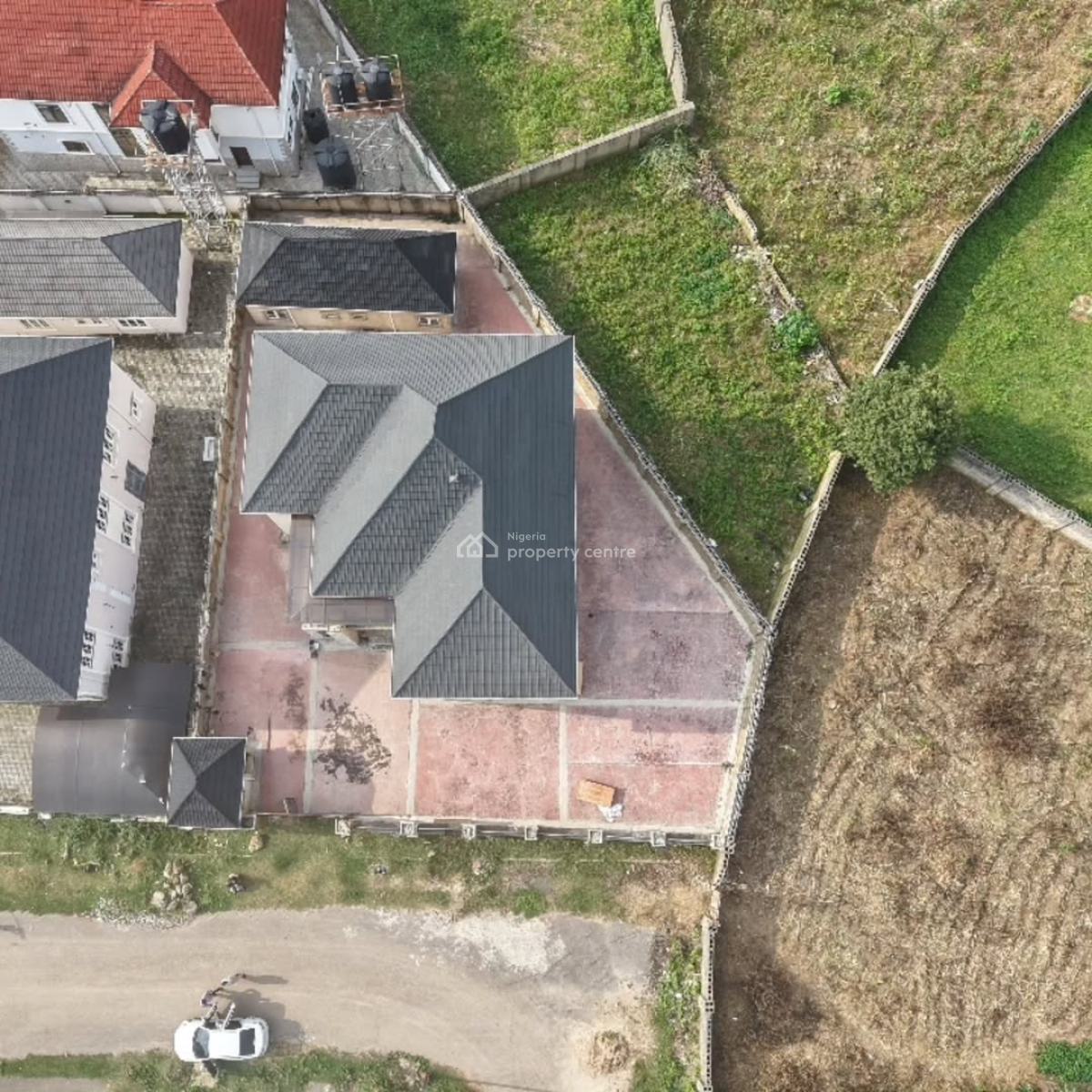 Distressed: 4 Bedroom Fully Detached Duplex,2rooms Bq,cofo,tarred Road, Serene Neighborhood, Guzape District, Abuja, Detached Duplex for Sale