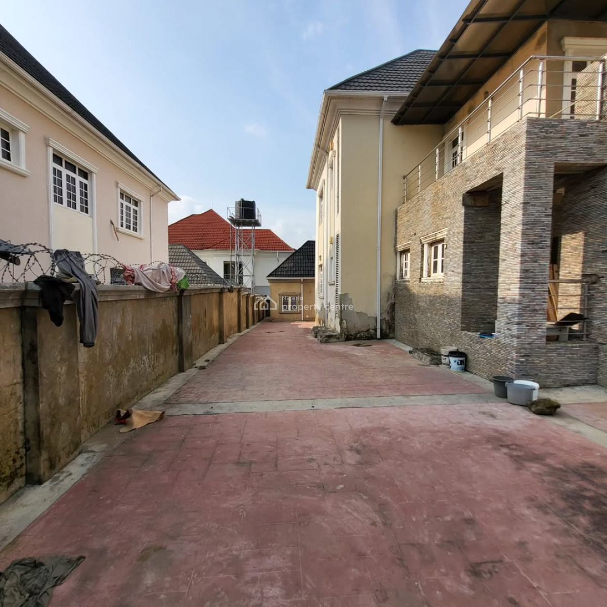 Distressed: 4 Bedroom Fully Detached Duplex,2rooms Bq,cofo,tarred Road, Serene Neighborhood, Guzape District, Abuja, Detached Duplex for Sale