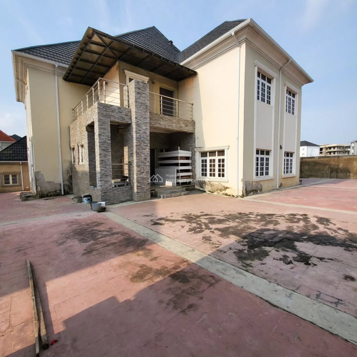 Distressed: 4 Bedroom Fully Detached Duplex,2rooms Bq,cofo,tarred Road, Serene Neighborhood, Guzape District, Abuja, Detached Duplex for Sale