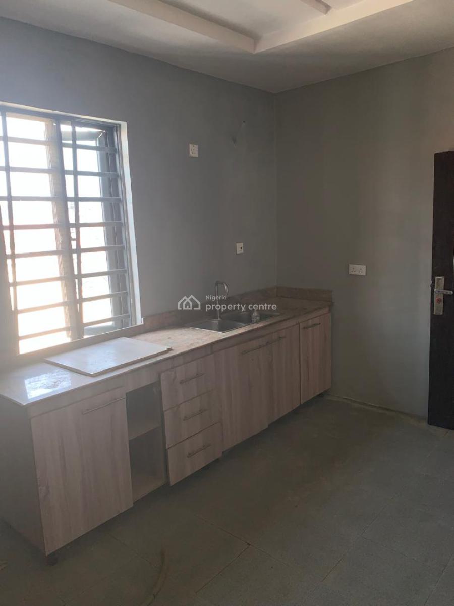 a 3 Bedroom Flat, Ologolo, Lekki, Lagos, Flat / Apartment for Rent