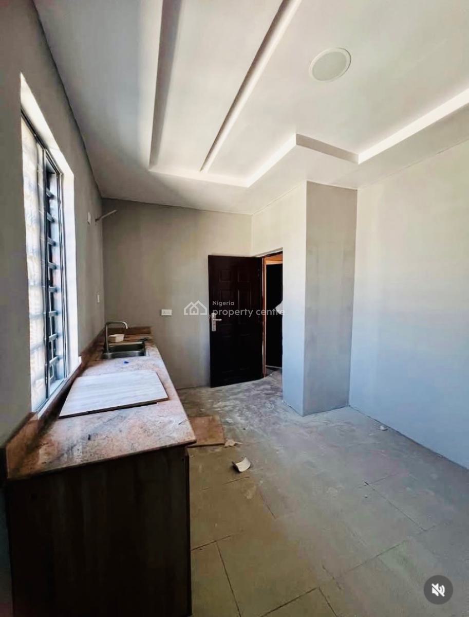 Spacious 3 Bedroom Apartment, Ologolo Lekki, Lekki, Lagos, Flat / Apartment for Rent