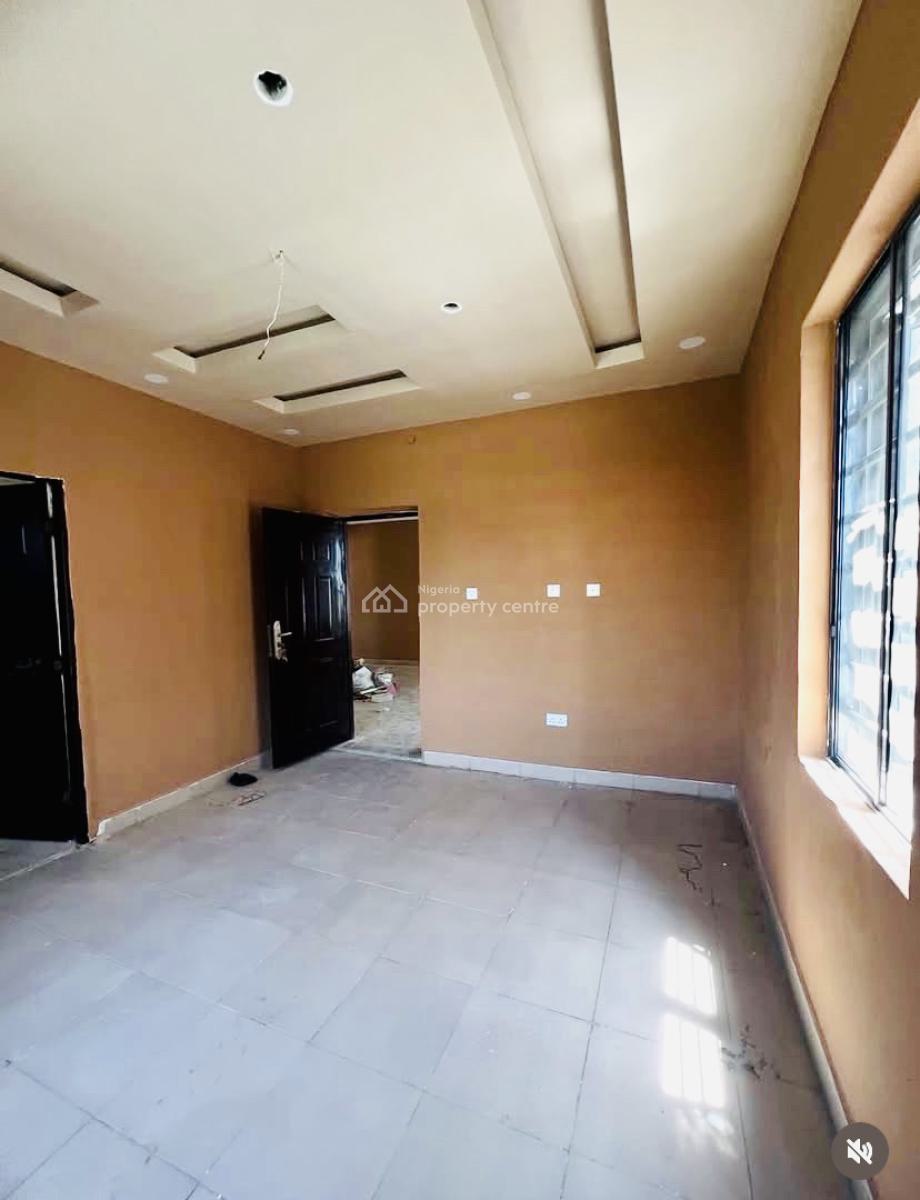 Spacious 3 Bedroom Apartment, Ologolo Lekki, Lekki, Lagos, Flat / Apartment for Rent