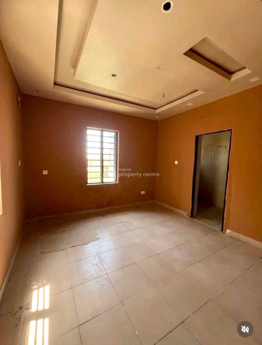 Spacious 3 Bedroom Apartment, Ologolo Lekki, Lekki, Lagos, Flat / Apartment for Rent