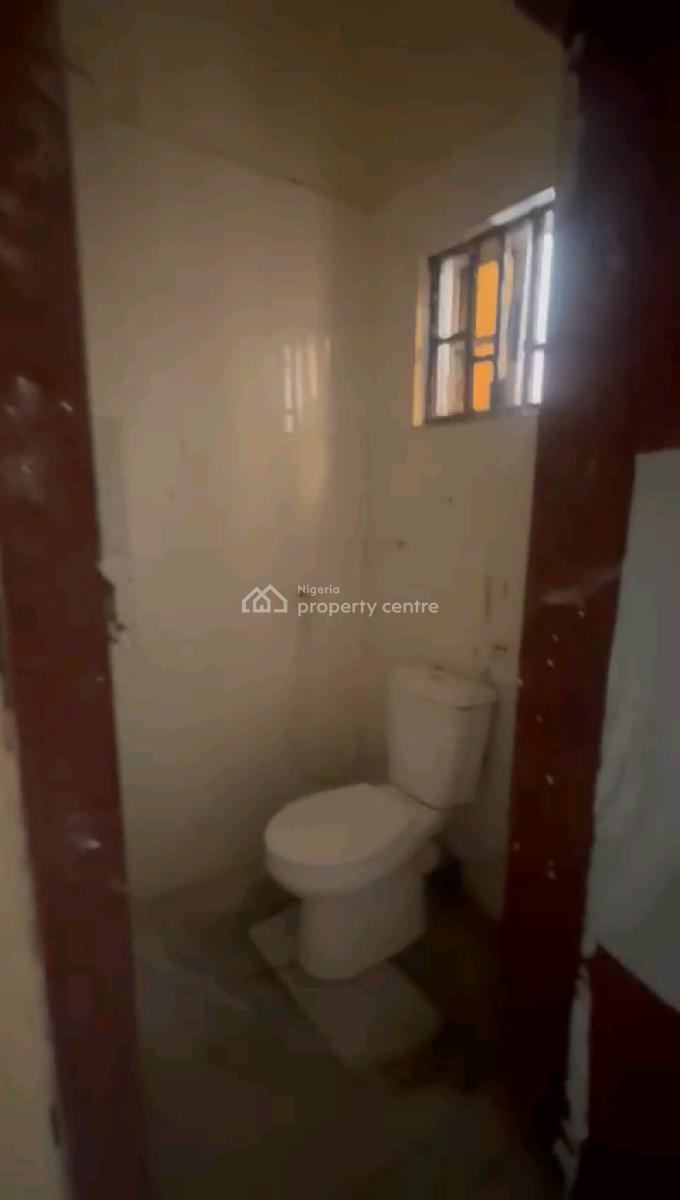 Renovated , Decent and Spacious 3bedroom Flats, All Rooms Ensuites, Off Bajulaye Road, Shomolu, Lagos, Flat / Apartment for Rent