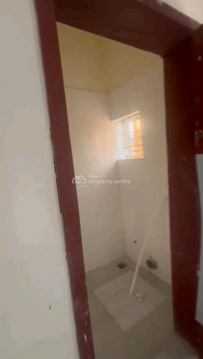 Renovated , Decent and Spacious 3bedroom Flats, All Rooms Ensuites, Off Bajulaye Road, Shomolu, Lagos, Flat / Apartment for Rent