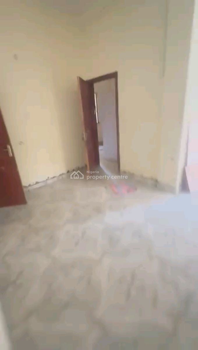 Renovated , Decent and Spacious 3bedroom Flats, All Rooms Ensuites, Off Bajulaye Road, Shomolu, Lagos, Flat / Apartment for Rent