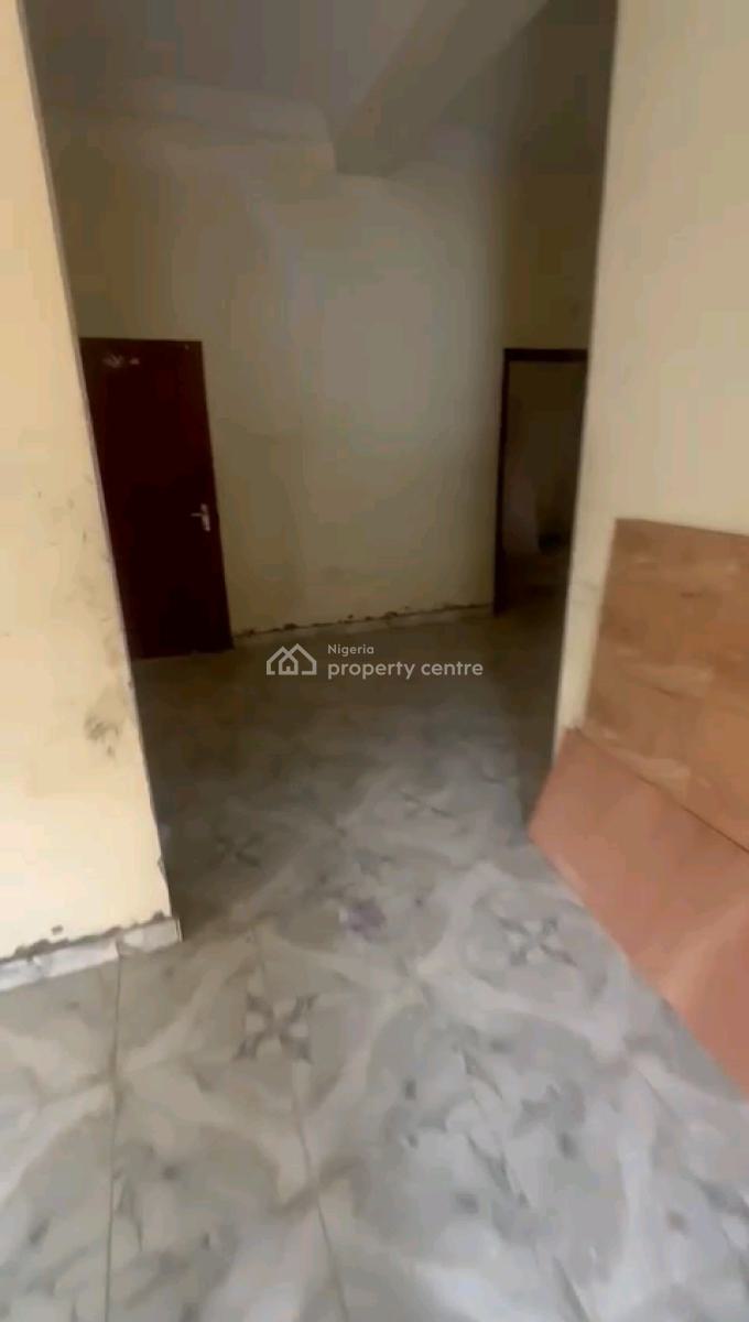 Renovated , Decent and Spacious 3bedroom Flats, All Rooms Ensuites, Off Bajulaye Road, Shomolu, Lagos, Flat / Apartment for Rent