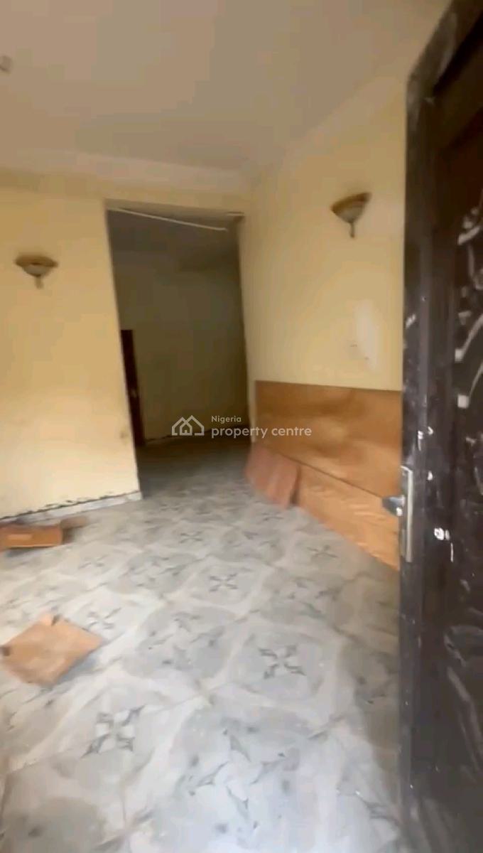 Renovated , Decent and Spacious 3bedroom Flats, All Rooms Ensuites, Off Bajulaye Road, Shomolu, Lagos, Flat / Apartment for Rent