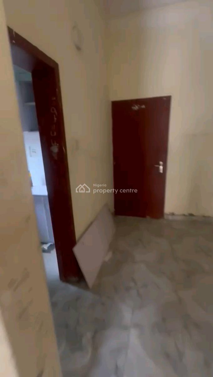 Renovated , Decent and Spacious 3bedroom Flats, All Rooms Ensuites, Off Bajulaye Road, Shomolu, Lagos, Flat / Apartment for Rent