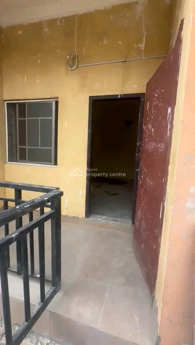 Renovated , Decent and Spacious 3bedroom Flats, All Rooms Ensuites, Off Bajulaye Road, Shomolu, Lagos, Flat / Apartment for Rent