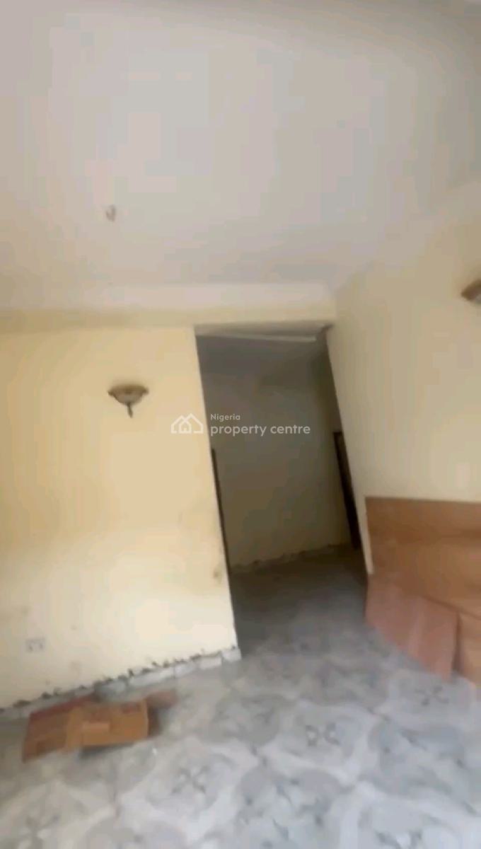 Renovated , Decent and Spacious 3bedroom Flats, All Rooms Ensuites, Off Bajulaye Road, Shomolu, Lagos, Flat / Apartment for Rent