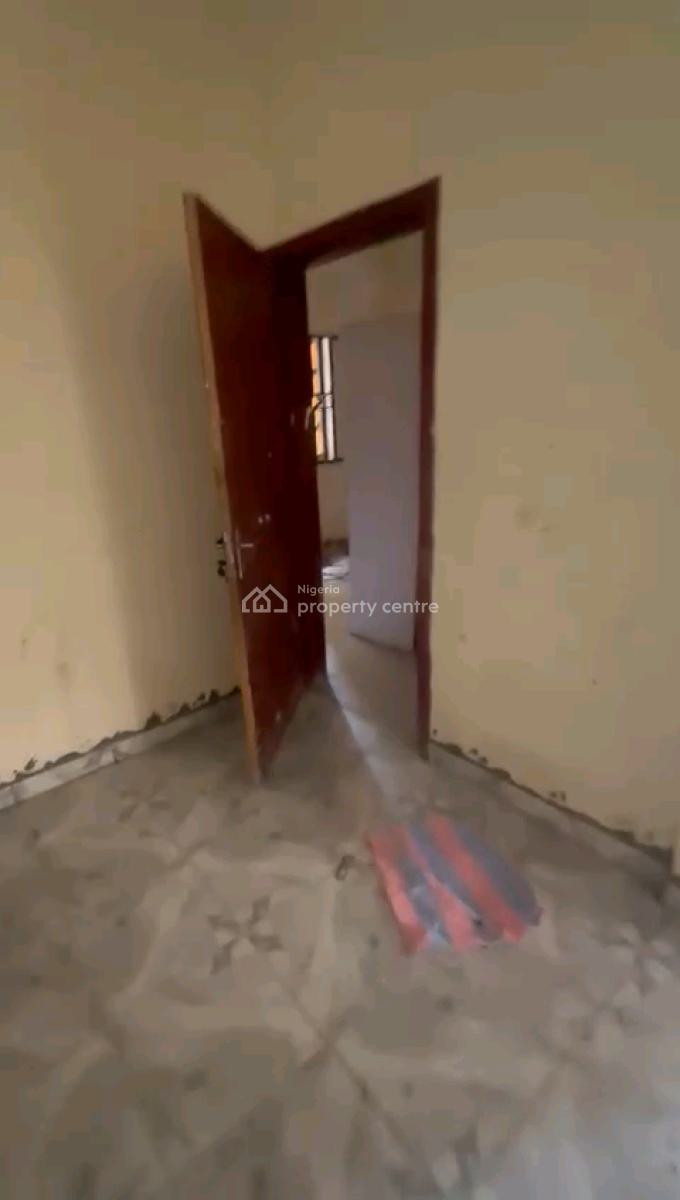 Renovated , Decent and Spacious 3bedroom Flats, All Rooms Ensuites, Off Bajulaye Road, Shomolu, Lagos, Flat / Apartment for Rent