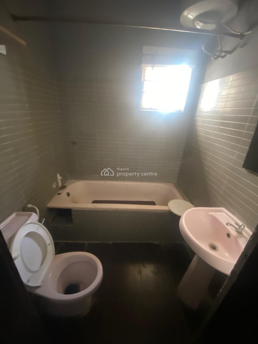 Well Maintained 5 Bedroom Semi Detached Duplex with Bq, Lekki Phase 1, Lekki, Lagos, Office Space for Rent