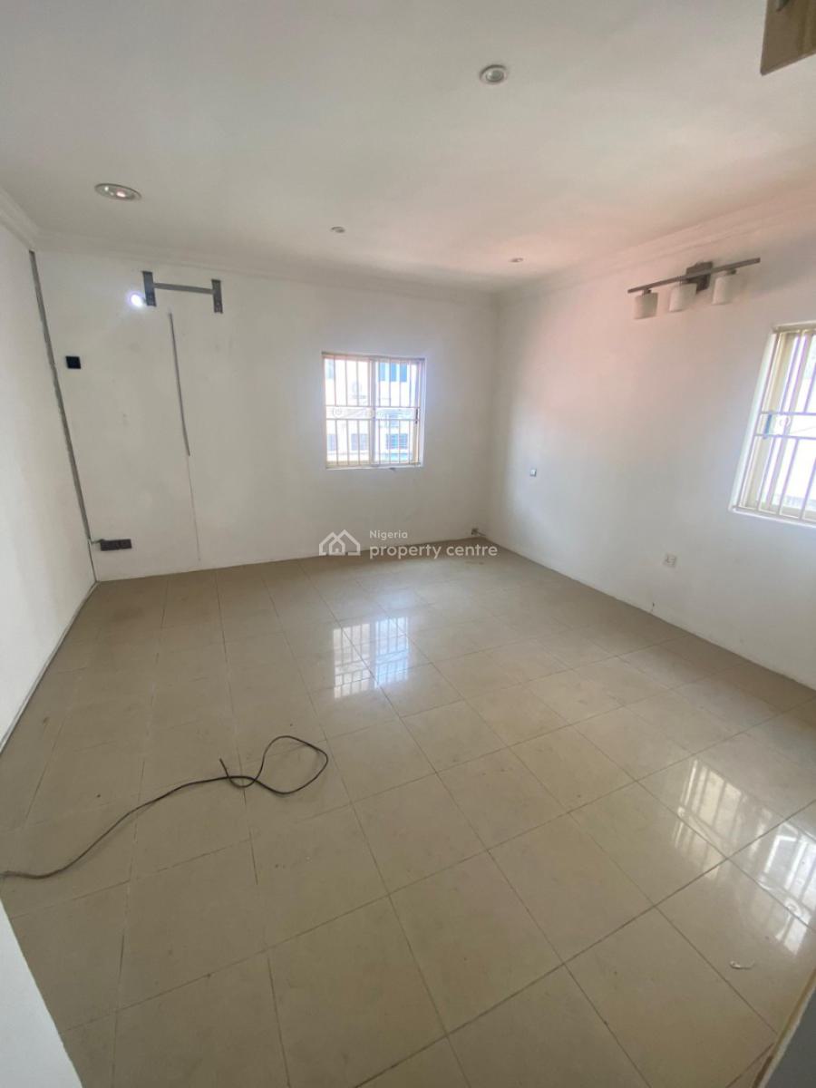 Well Maintained 5 Bedroom Semi Detached Duplex with Bq, Lekki Phase 1, Lekki, Lagos, Office Space for Rent