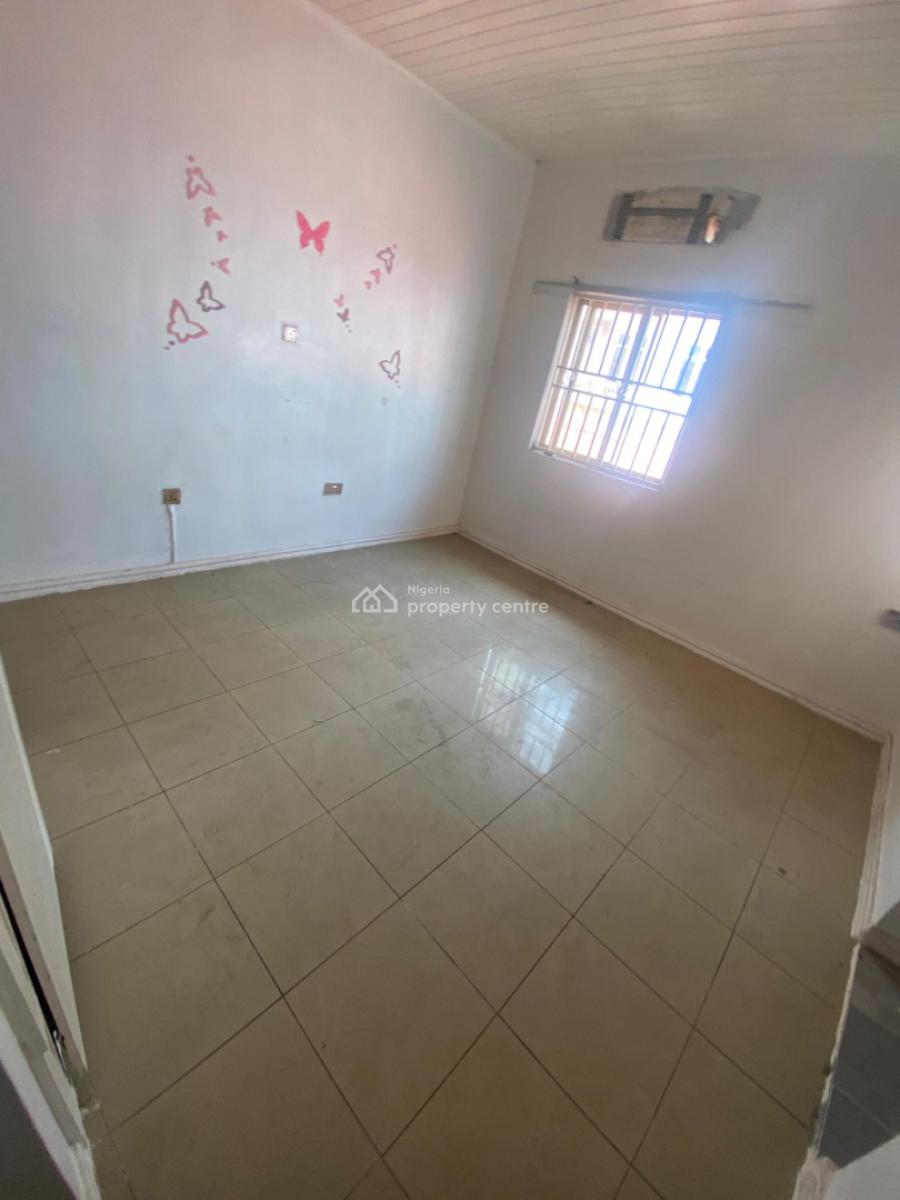 Well Maintained 5 Bedroom Semi Detached Duplex with Bq, Lekki Phase 1, Lekki, Lagos, Office Space for Rent