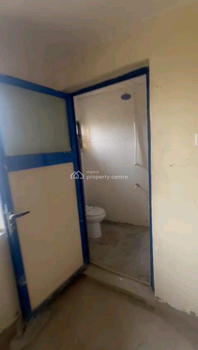 4 Nos Renovated , Decent and Spacious 2bedroom Flats, Off Bajulaye Road, Shomolu, Lagos, Flat / Apartment for Rent