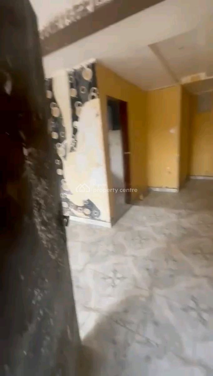 4 Nos Renovated , Decent and Spacious 2bedroom Flats, Off Bajulaye Road, Shomolu, Lagos, Flat / Apartment for Rent