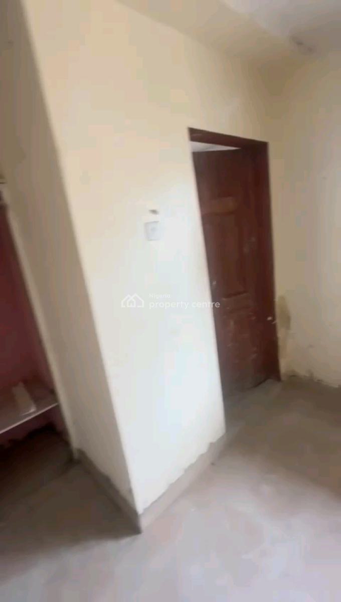 4 Nos Renovated , Decent and Spacious 2bedroom Flats, Off Bajulaye Road, Shomolu, Lagos, Flat / Apartment for Rent