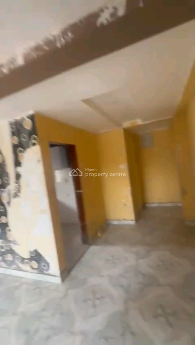 4 Nos Renovated , Decent and Spacious 2bedroom Flats, Off Bajulaye Road, Shomolu, Lagos, Flat / Apartment for Rent