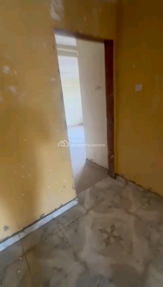 4 Nos Renovated , Decent and Spacious 2bedroom Flats, Off Bajulaye Road, Shomolu, Lagos, Flat / Apartment for Rent