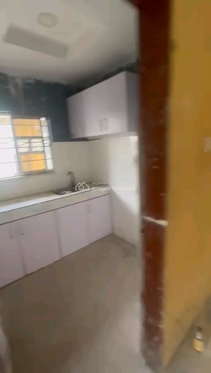 4 Nos Renovated , Decent and Spacious 2bedroom Flats, Off Bajulaye Road, Shomolu, Lagos, Flat / Apartment for Rent