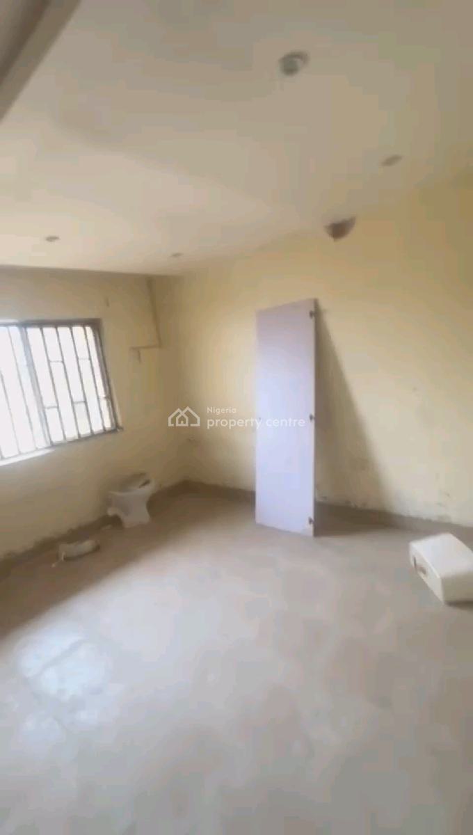 4 Nos Renovated , Decent and Spacious 2bedroom Flats, Off Bajulaye Road, Shomolu, Lagos, Flat / Apartment for Rent