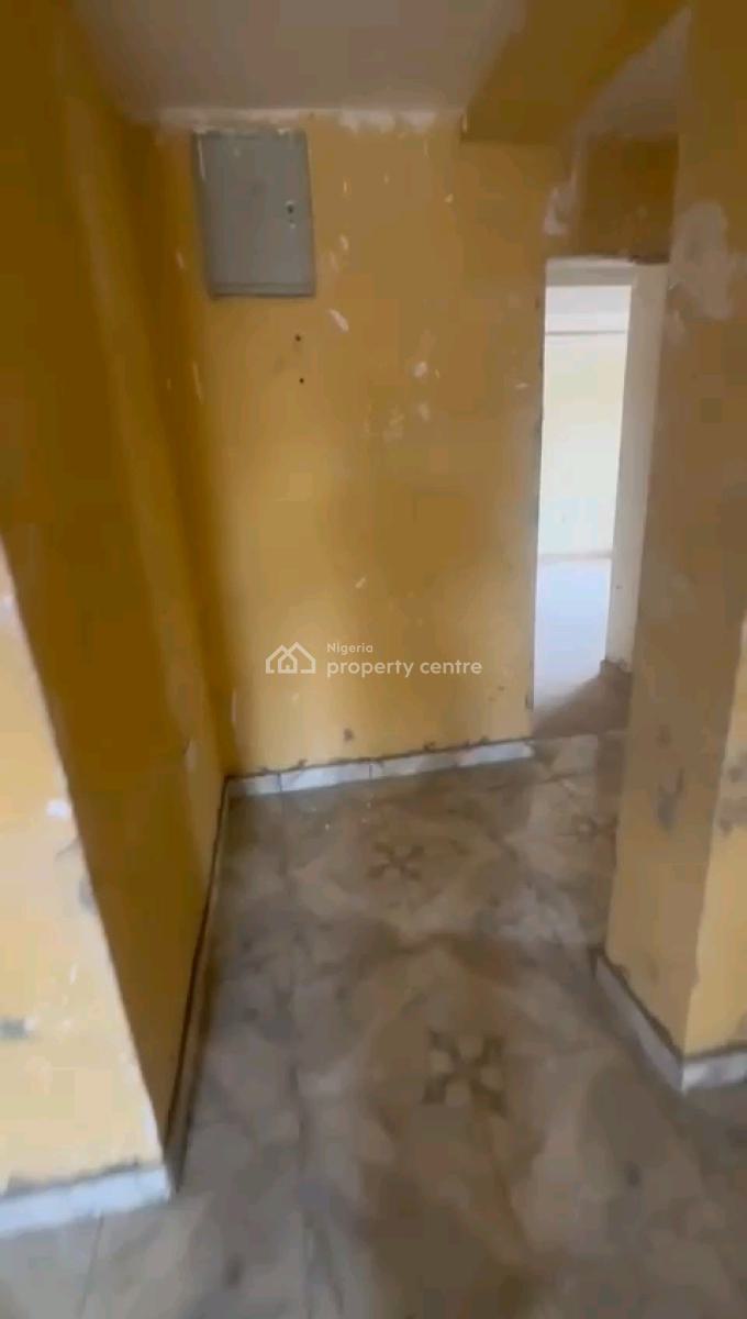 4 Nos Renovated , Decent and Spacious 2bedroom Flats,, Off Bajulaye Road, Shomolu, Lagos, Flat / Apartment for Rent