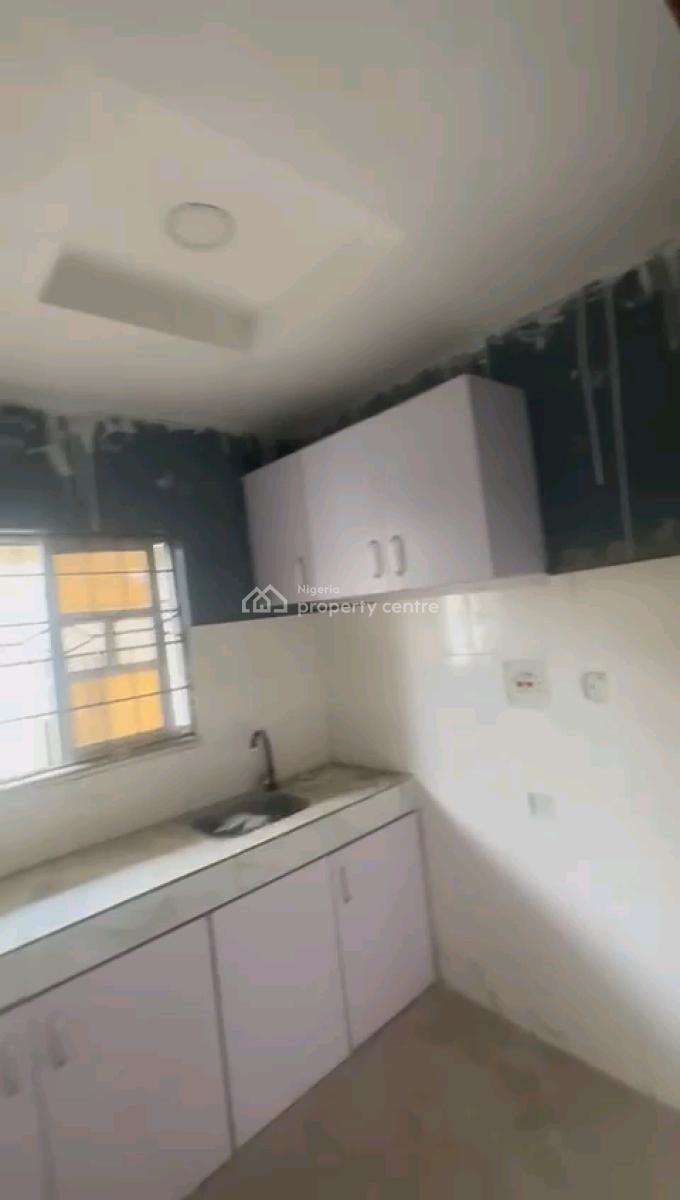 4 Nos Renovated , Decent and Spacious 2bedroom Flats,, Off Bajulaye Road, Shomolu, Lagos, Flat / Apartment for Rent