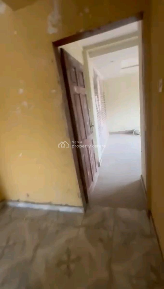 4 Nos Renovated , Decent and Spacious 2bedroom Flats,, Off Bajulaye Road, Shomolu, Lagos, Flat / Apartment for Rent