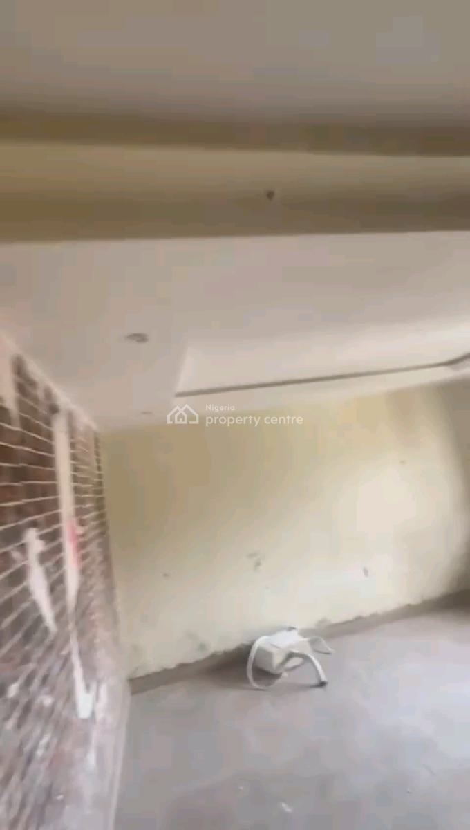 4 Nos Renovated , Decent and Spacious 2bedroom Flats,, Off Bajulaye Road, Shomolu, Lagos, Flat / Apartment for Rent