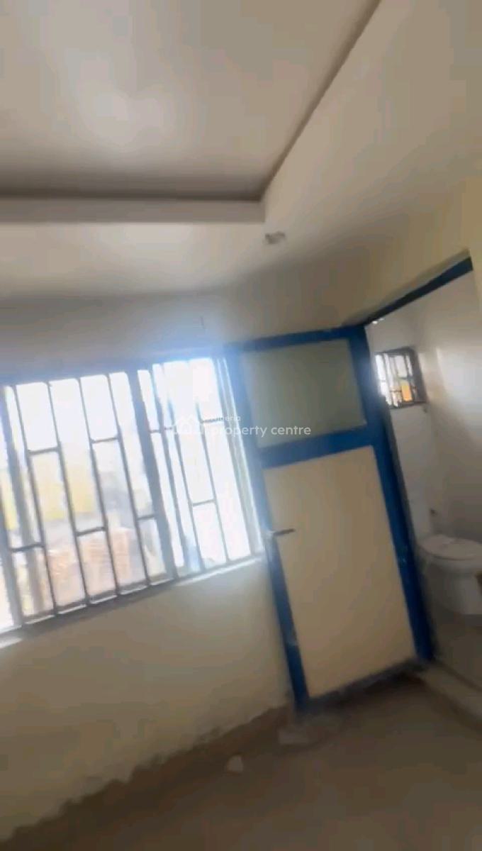4 Nos Renovated , Decent and Spacious 2bedroom Flats,, Off Bajulaye Road, Shomolu, Lagos, Flat / Apartment for Rent