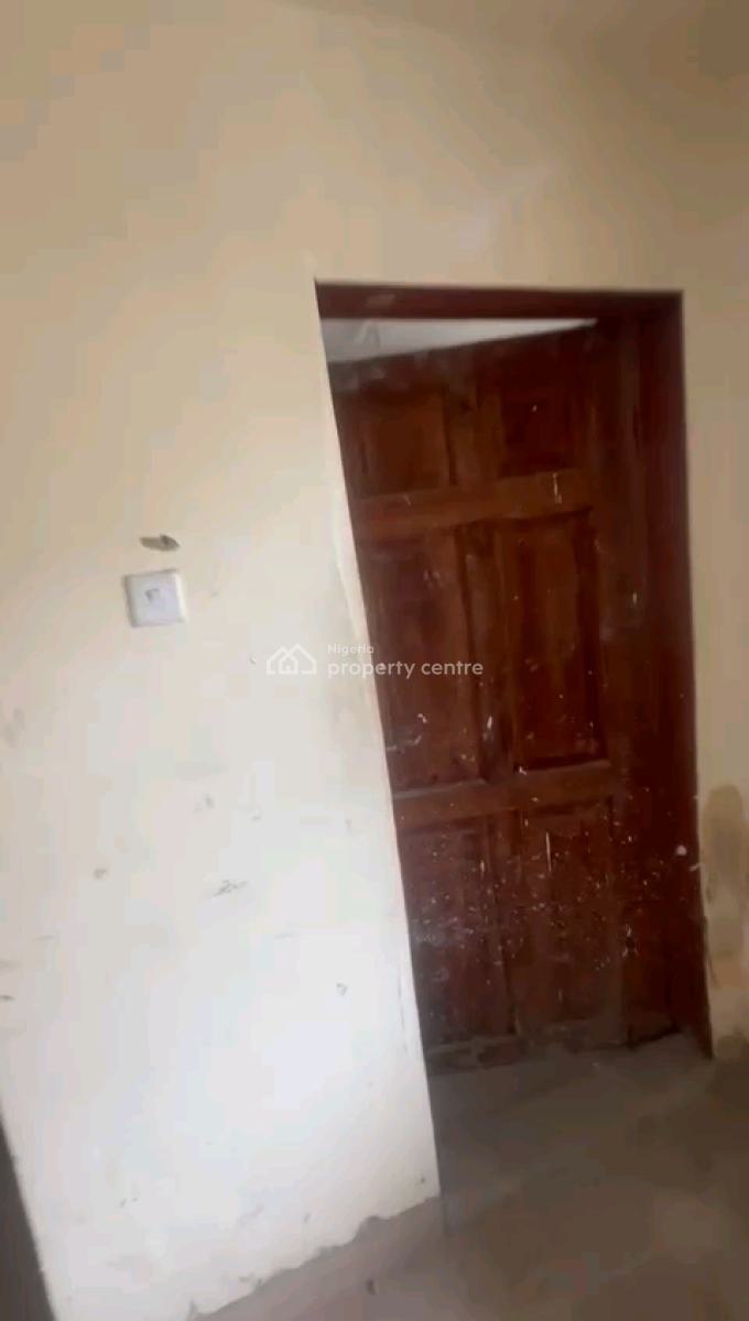 4 Nos Renovated , Decent and Spacious 2bedroom Flats,, Off Bajulaye Road, Shomolu, Lagos, Flat / Apartment for Rent