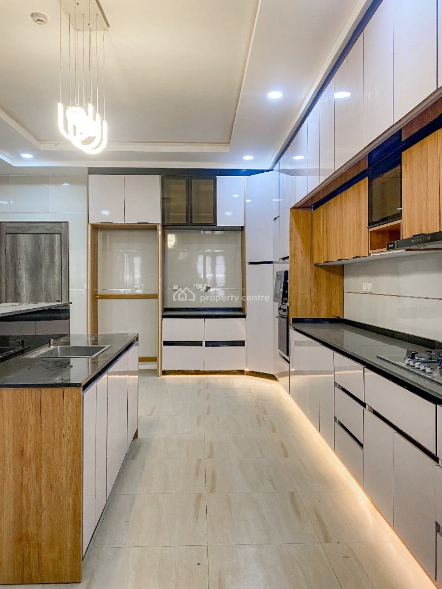 7 Bedroom Mansion  1,700sqm, Guzape District, Abuja, Terraced Duplex for Sale