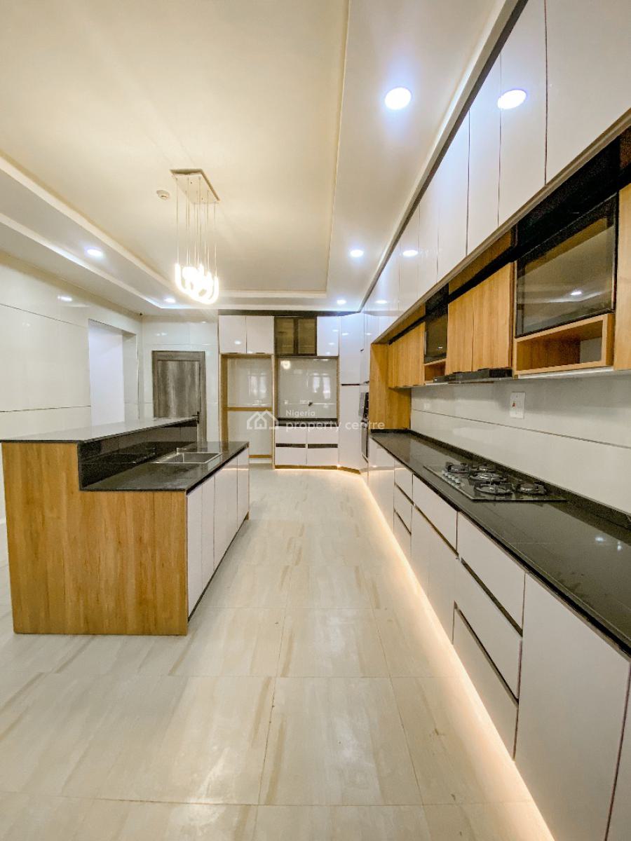 7 Bedroom Mansion  1,700sqm, Guzape District, Abuja, Terraced Duplex for Sale