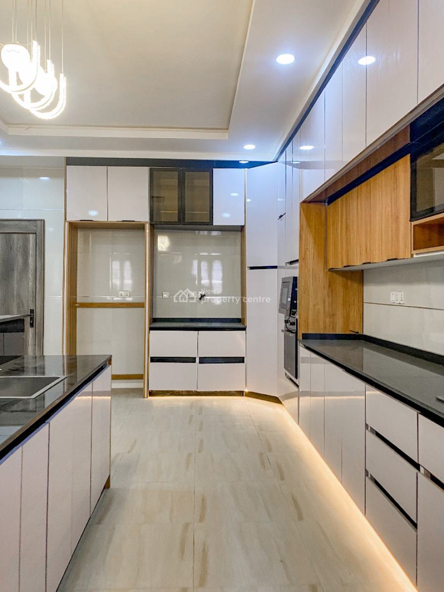 7 Bedroom Mansion  1,700sqm, Guzape District, Abuja, Terraced Duplex for Sale