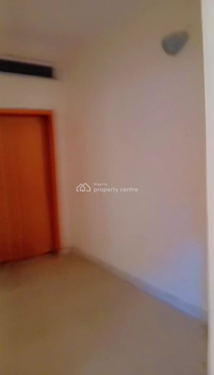 Clean 3 Bedrooms Flat Apartment Upstairs, Ikota Villa Gra, Ikota, Lekki, Lagos, Flat / Apartment for Rent