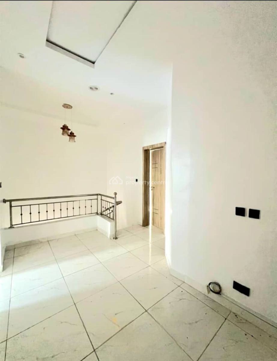 Well Maintained 4 Bedroom Terrace, Orchid Road, Lekki, Lagos, Terraced Duplex for Sale
