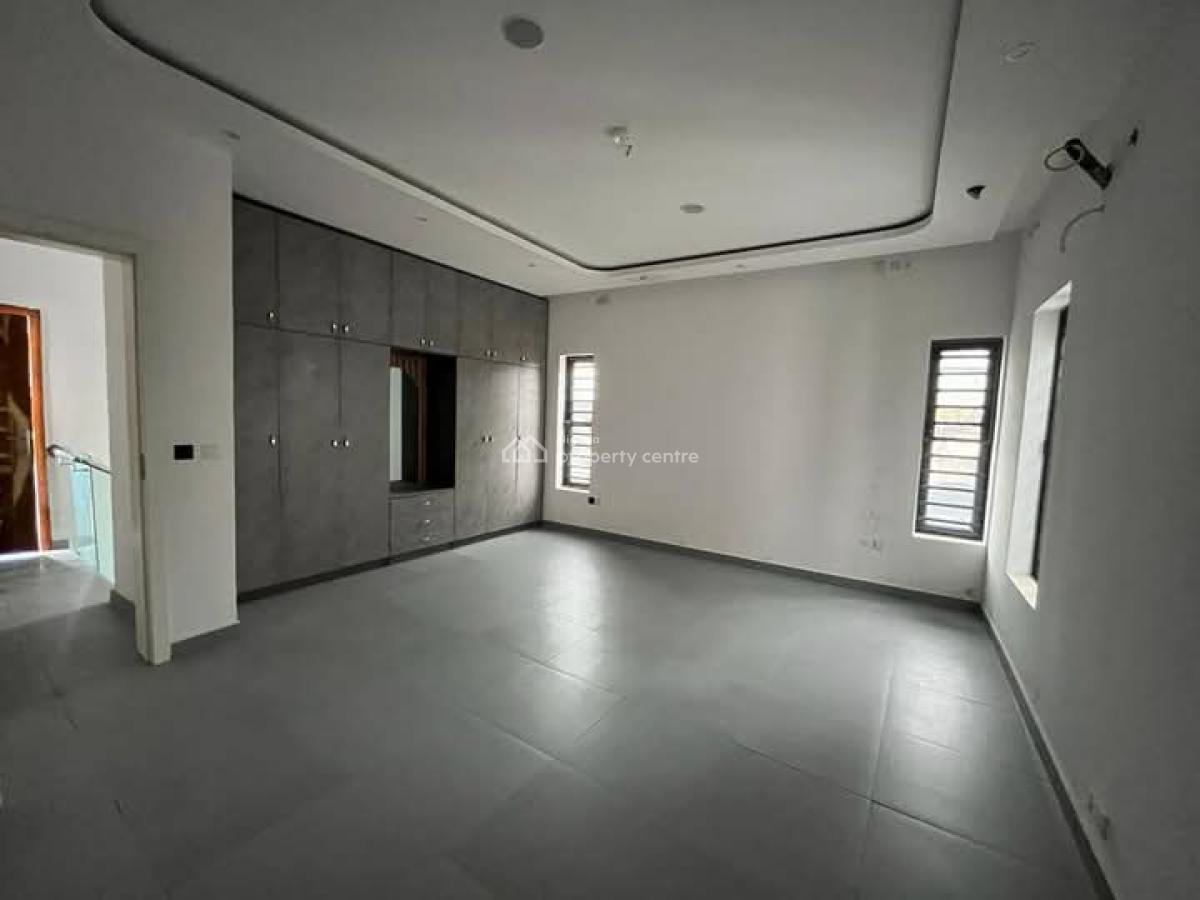 Newly Renovated 3-bedroom Apartments (with Bq), Lekki Phase 1, Lekki, Lagos, Flat / Apartment for Rent