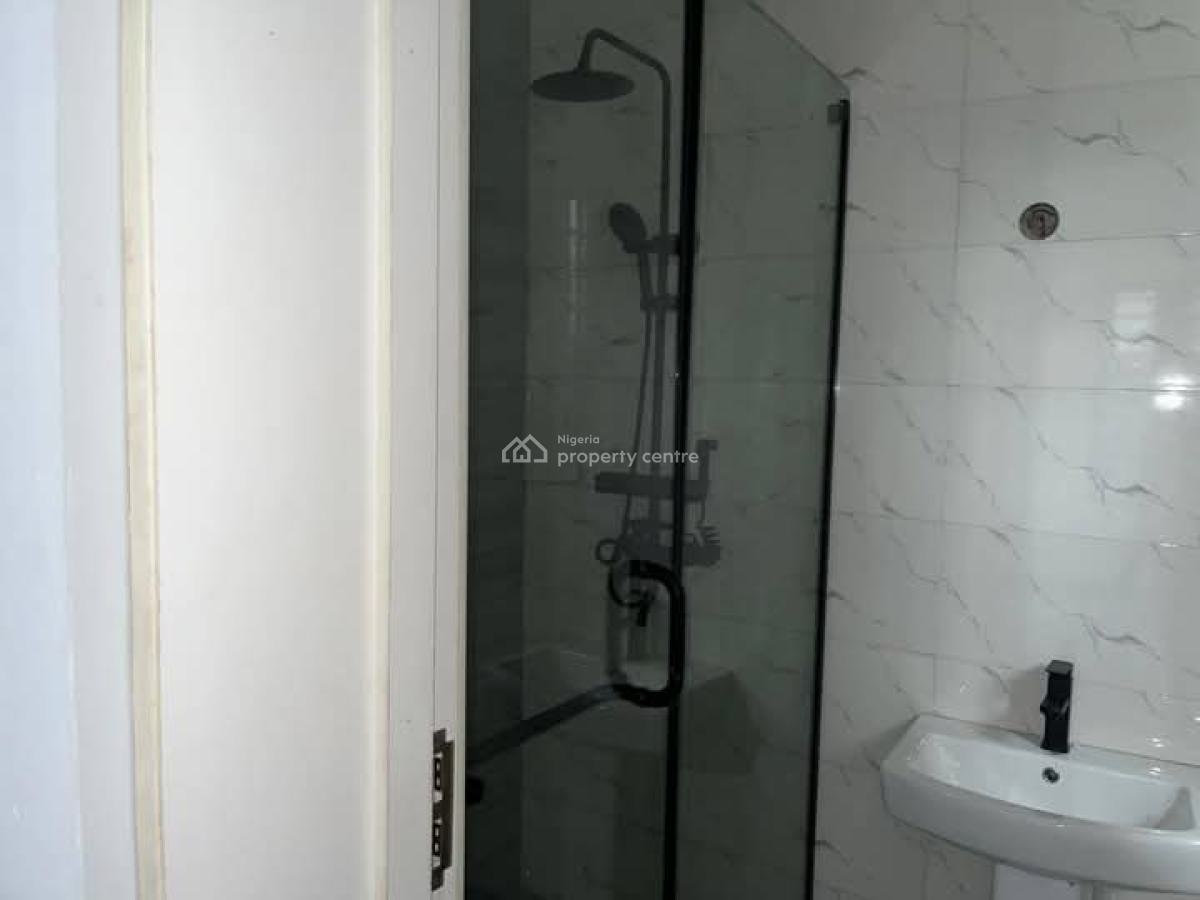 Newly Renovated 3-bedroom Apartments (with Bq), Lekki Phase 1, Lekki, Lagos, Flat / Apartment for Rent