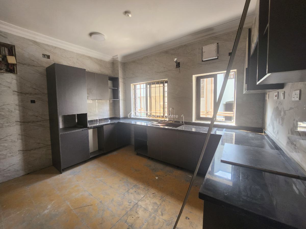 Standard 3 Bedroom Apartment, Lekki Phase 1, Lekki, Lagos, Flat / Apartment for Rent