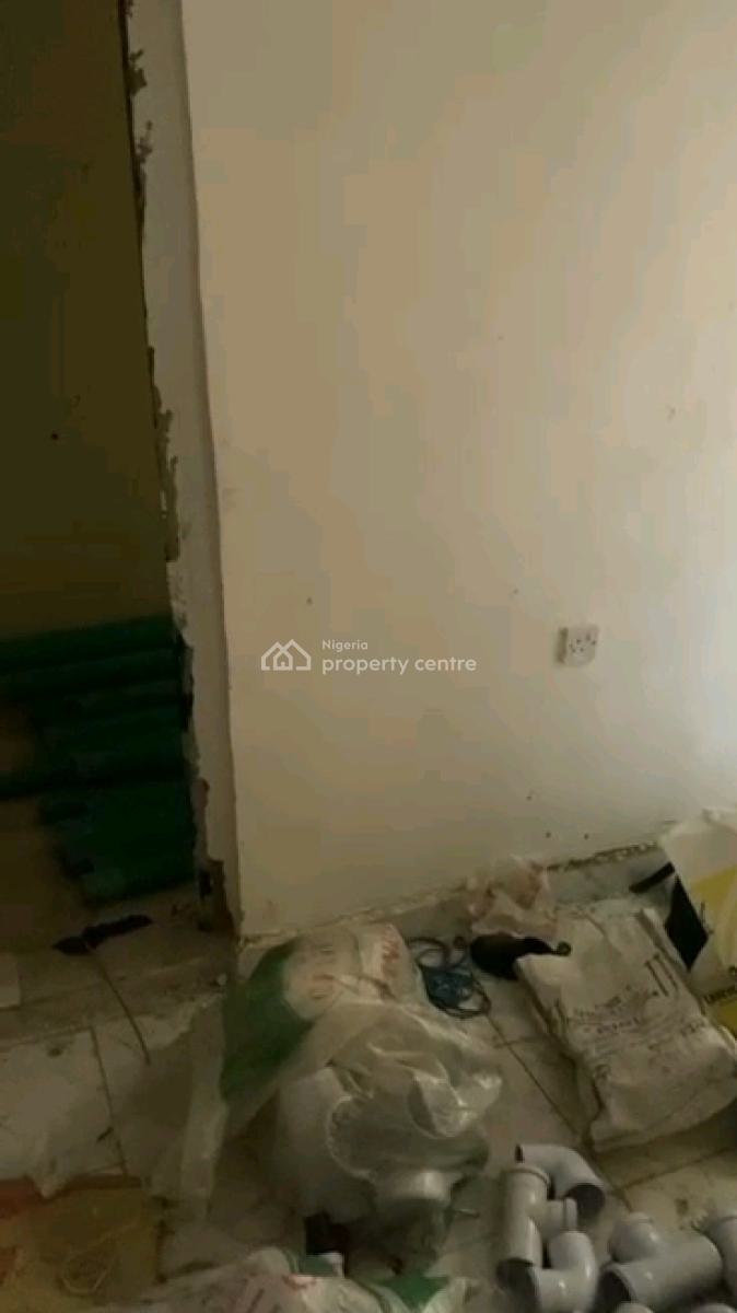 Standard  Mini Flat with 2 Toilets N Bath Downstairs,  Pop, Omoleye Street, Alagomeji, Yaba, Lagos, Mini Flat (room and Parlour) for Rent