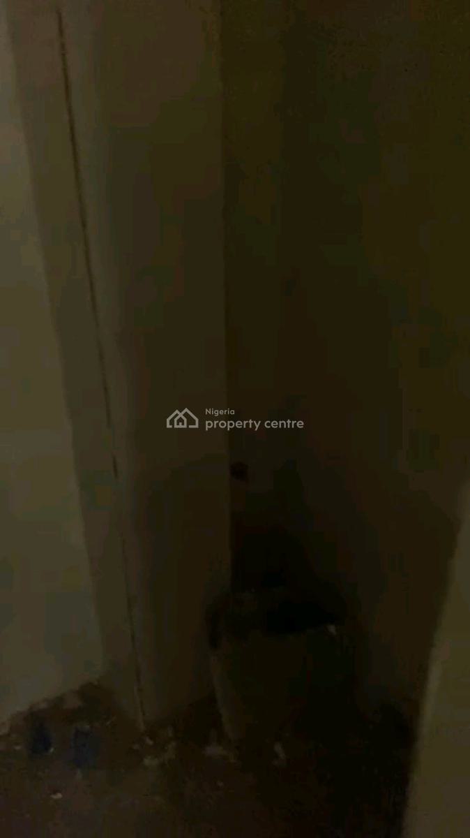 Standard  Mini Flat with 2 Toilets N Bath Downstairs,  Pop, Omoleye Street, Alagomeji, Yaba, Lagos, Mini Flat (room and Parlour) for Rent