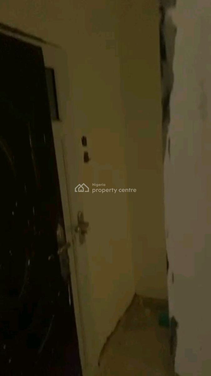 Standard  Mini Flat with 2 Toilets N Bath Downstairs,  Pop, Omoleye Street, Alagomeji, Yaba, Lagos, Mini Flat (room and Parlour) for Rent