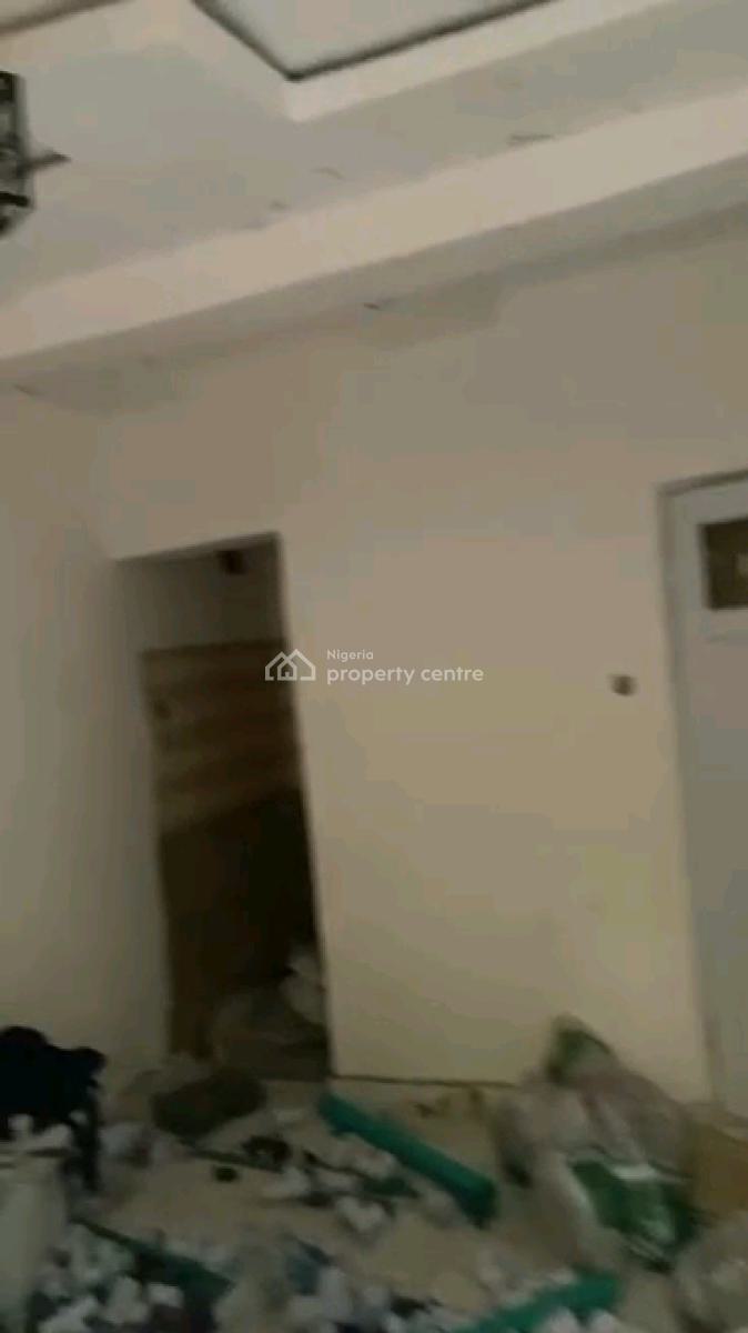 Standard  Mini Flat with 2 Toilets N Bath Downstairs,  Pop, Omoleye Street, Alagomeji, Yaba, Lagos, Mini Flat (room and Parlour) for Rent