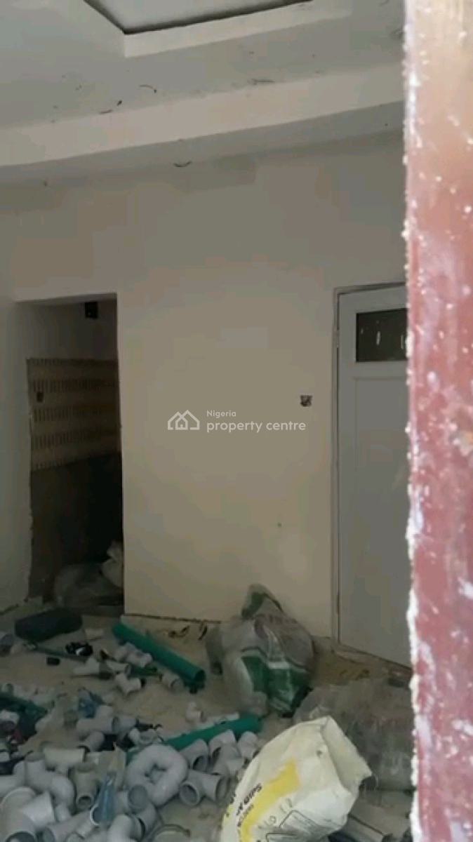 Standard  Mini Flat with 2 Toilets N Bath Downstairs,  Pop, Omoleye Street, Alagomeji, Yaba, Lagos, Mini Flat (room and Parlour) for Rent